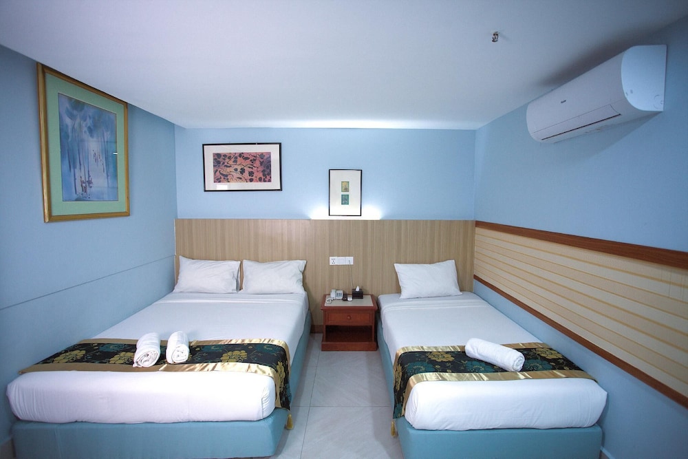 Deluxe Triple Room, City View