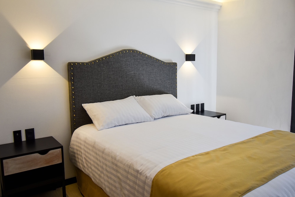 Room, 1 Queen Bed, Balcony photo 2