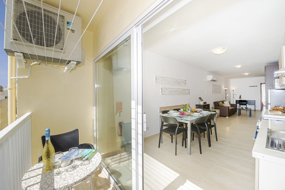 Apartment, 2 Bedrooms, Balcony, City View