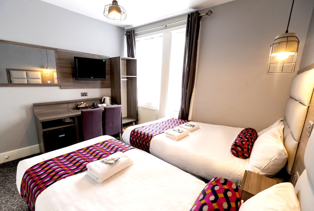 Twin Room, Ensuite photo 3