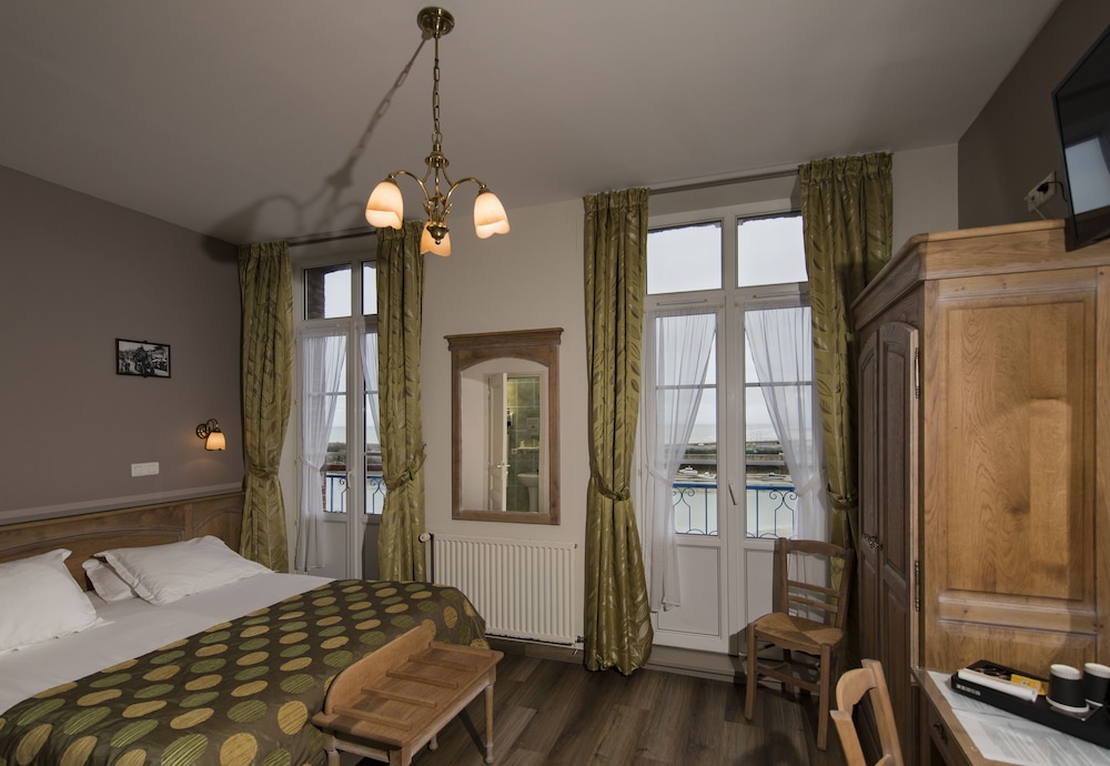 Triple Room, Harbor View, Sea Facing