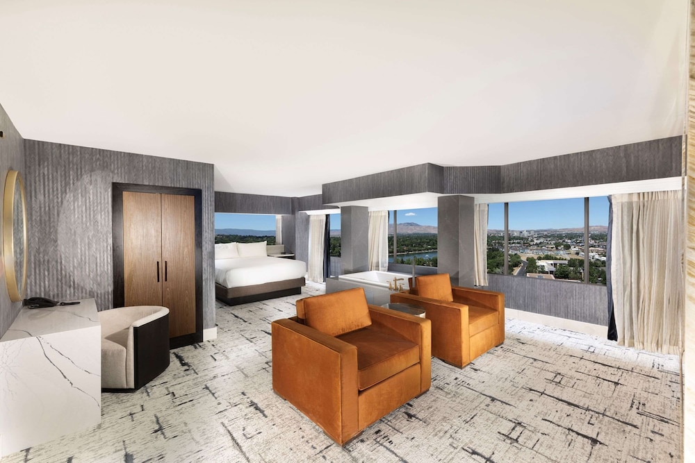 Imperial Suite, 1 King Bed, Non Smoking, Jetted Tub - Photo 1