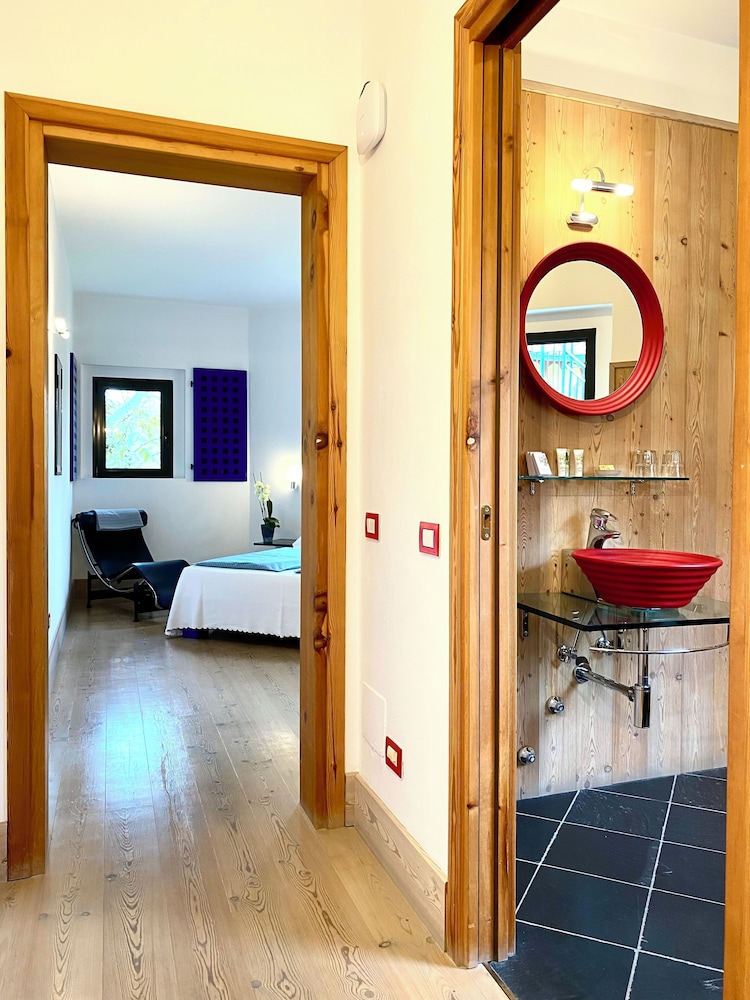 Deluxe Room, 1 Queen Bed, Garden View