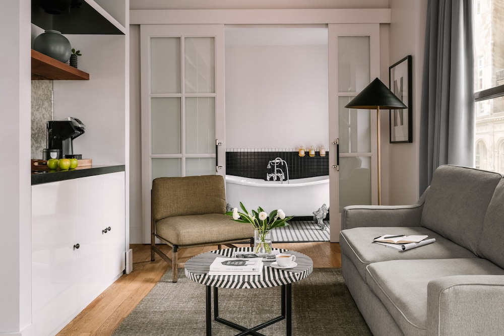 Suite, 1 King Bed With Sofa Bed