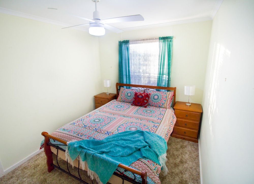 House, 2 Bedrooms, 2 Bathrooms (2-Bedroom House plus Caravan sleeps 2) photo 3