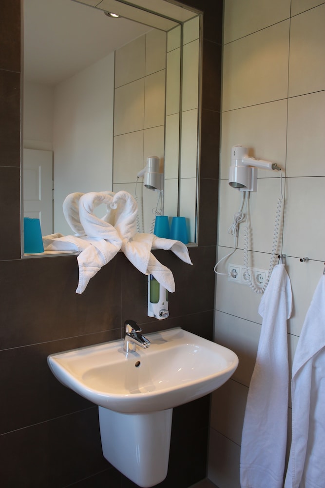 Suite, 2 Bedrooms photo 3