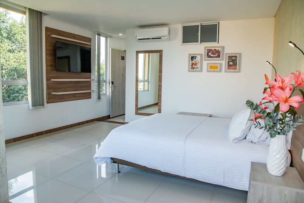 Superior Room, 1 King Bed photo 2