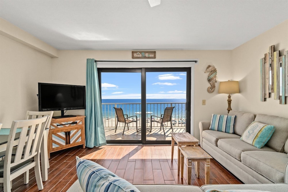 Condo, 1 King Bed with Sofa bed (The Summit 731)