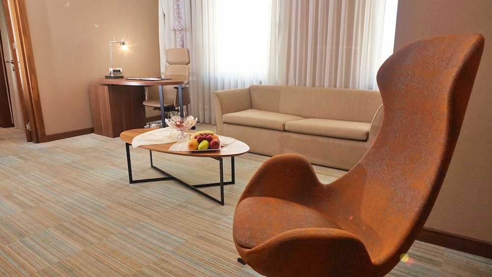 Business Suite with Free Airport Transfer photo 2