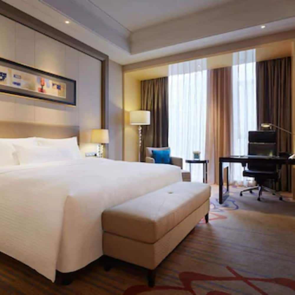 Deluxe King Lake View Room