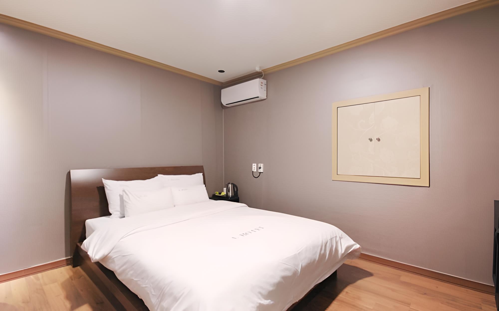 Room (Standard Room (Free OTT available)) photo 3