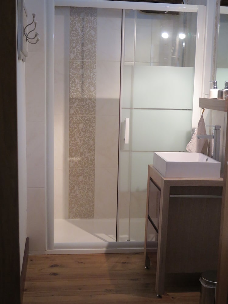 Room (Le Colombier) photo 2