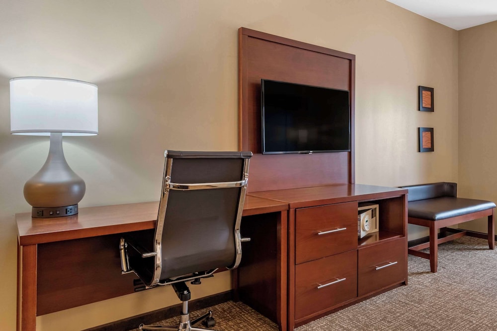 Suite, 1 King Bed with Sofa bed, Accessible, Non Smoking photo 3
