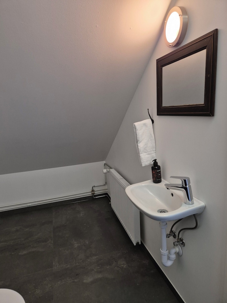 Standard Twin Room, Private Bathroom photo 3