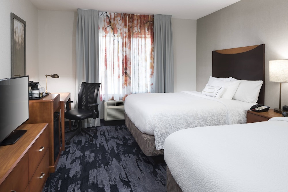 Room, 2 Queen Beds (Mobility/Hearing Access, Roll-In Shwr) - Photo 1