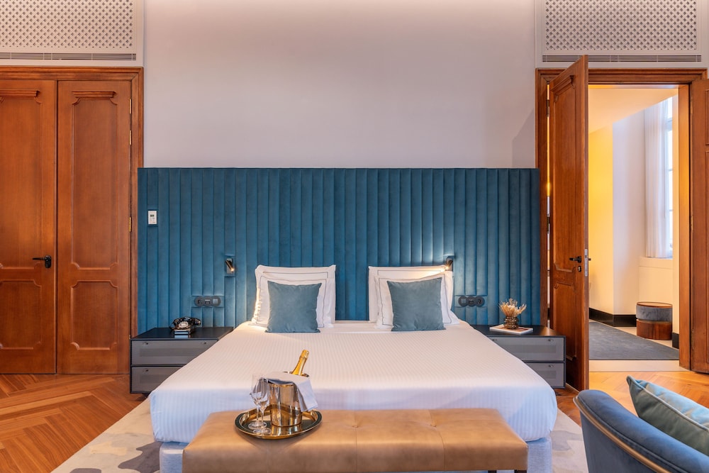 Master Suite, River View