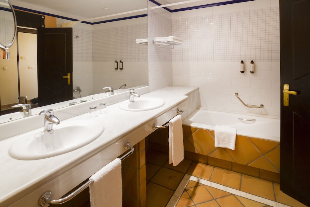 Standard Quadruple Room - Photo 5