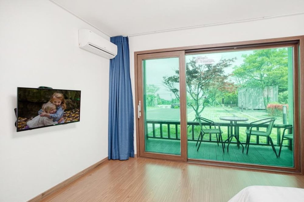 Basic Room, 1 Bedroom (Building A 1st Floor (Random4)) - Photo 3