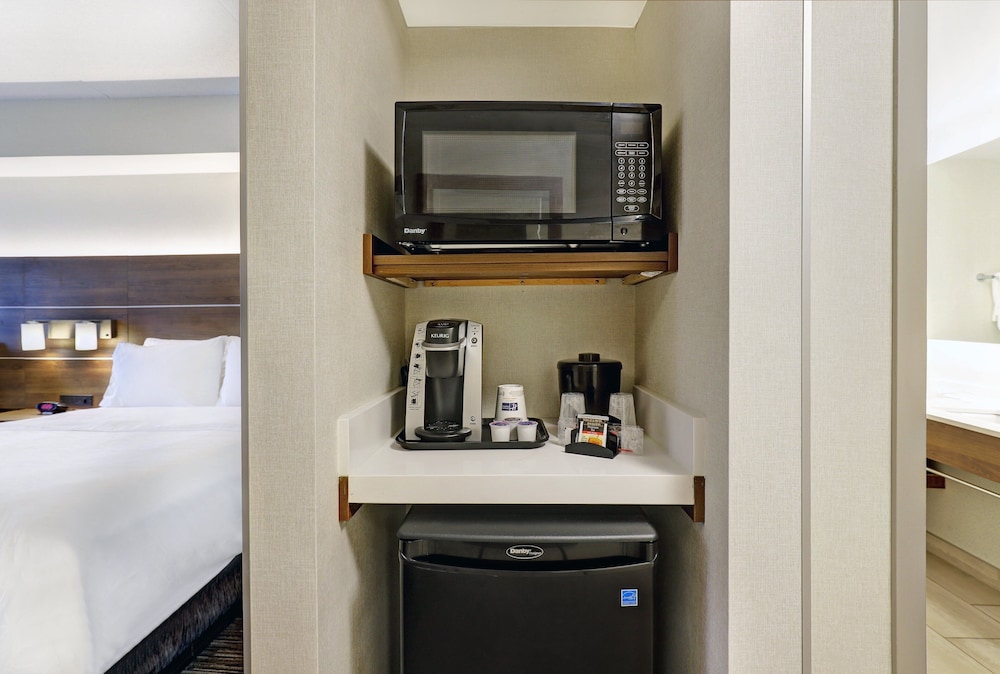 Suite, 1 King Bed, Jetted Tub (Living Area) - Photo 4