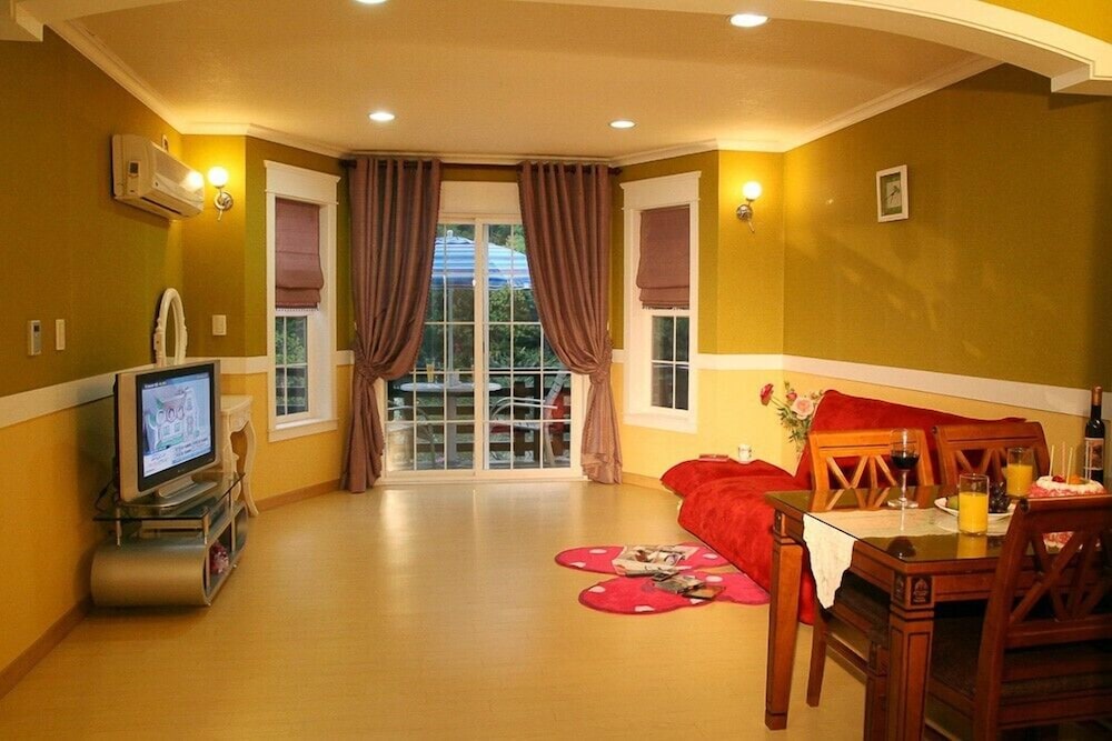 Room (Chardonnay)