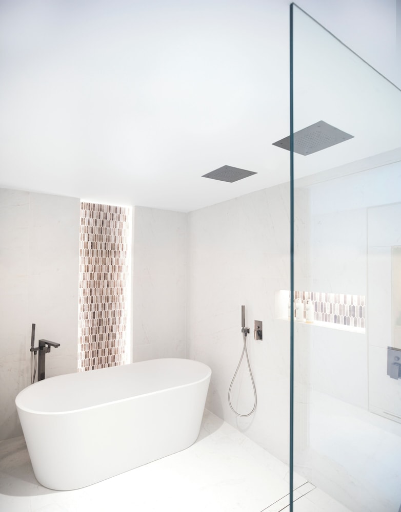 Superior Suite - Photo 5
