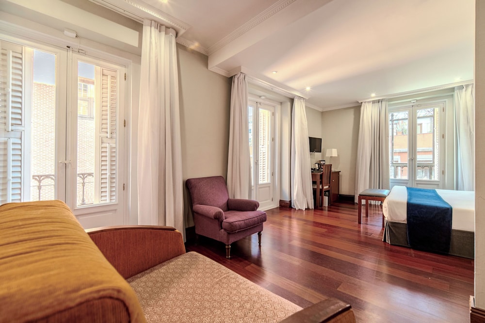 Superior Double or Twin Room, City View photo 3