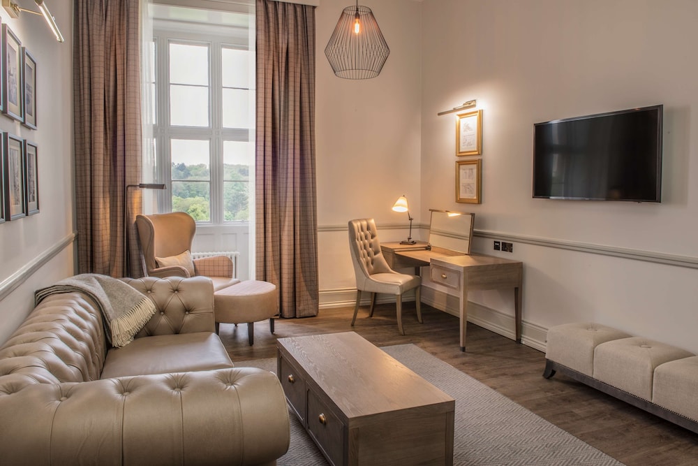 Suite - Photo 1