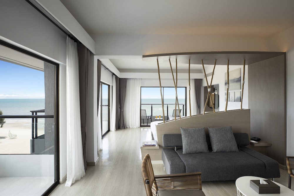 Suite, 1 King Bed (Ocean) - Photo 3