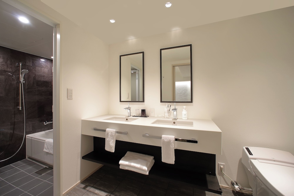 Corner Suite Room - Photo 5