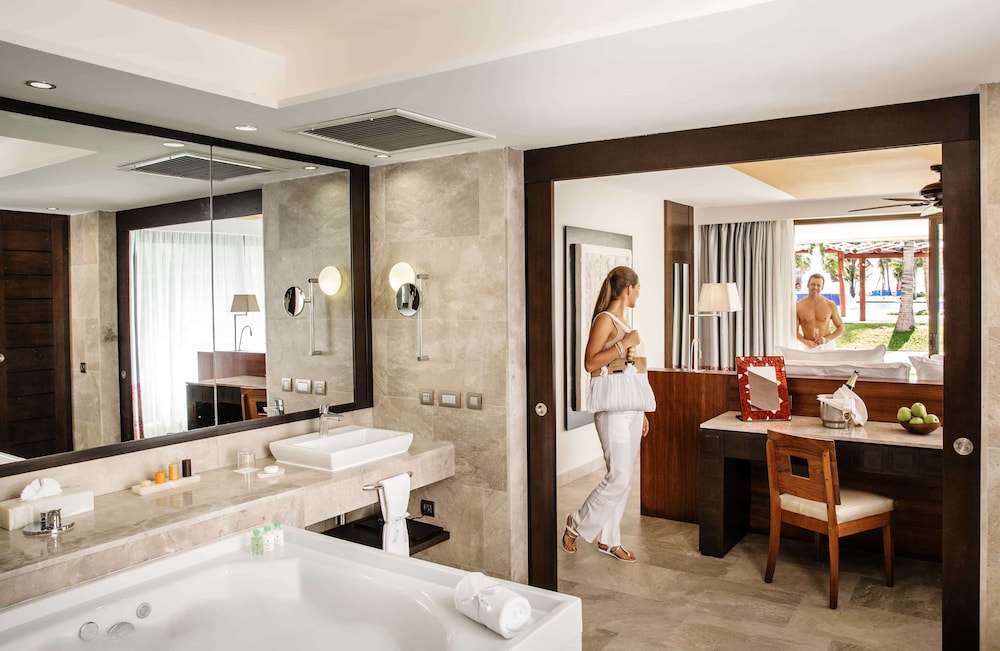 Suite (Ocean Front Premium Level) photo 2