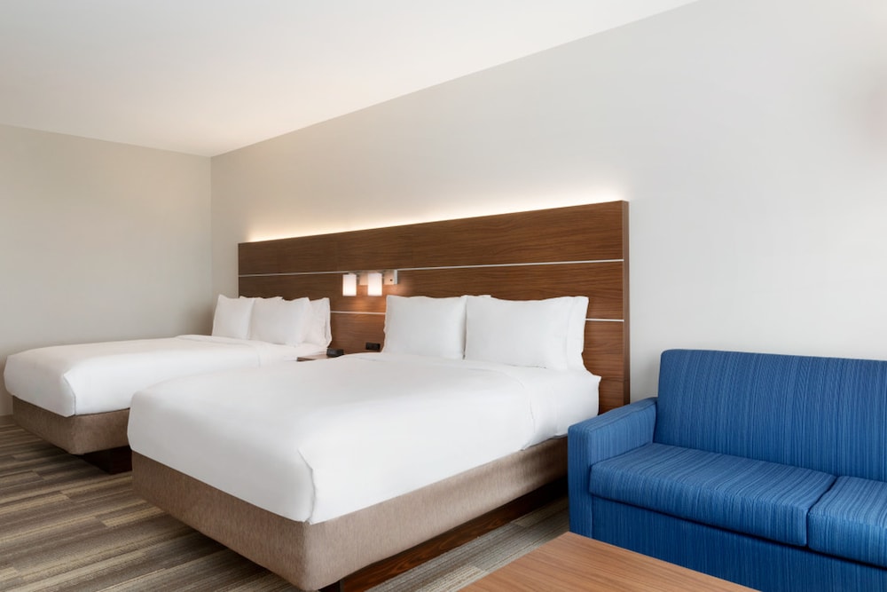 Suite, 2 Queen Beds, Accessible Bathtub (Communications, Mobility) photo 1