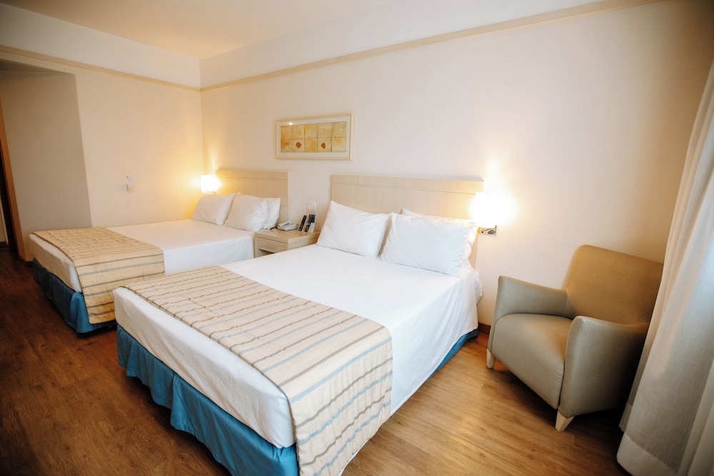 Deluxe Double or Twin Room, 2 Double Beds photo 3