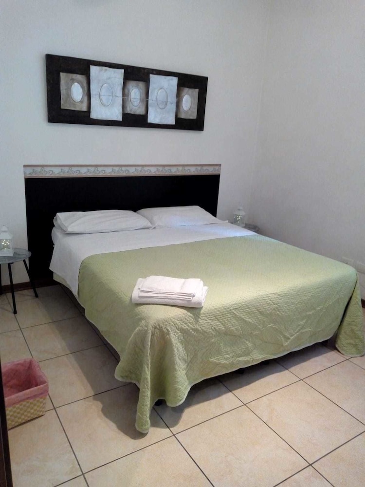 Double Or Twin Room, Shared Bathroom