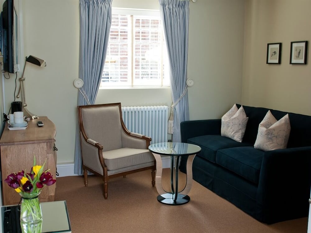 Suite, Ensuite - Photo 1