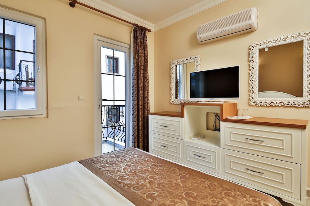 Twin Room, Partial Sea View