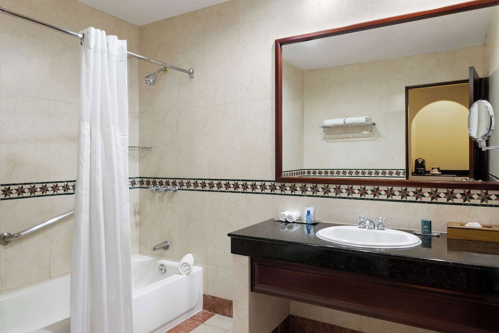Executive Room with Balcony, Business Lounge Access photo 3