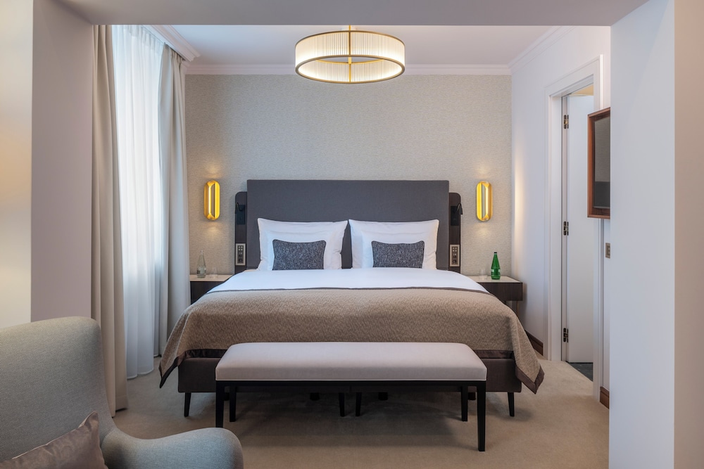 Signature Room, 1 King Bed (Signature Double Room)