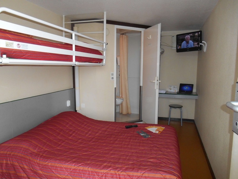 Standard Room, 3 Twin Beds - Photo 3
