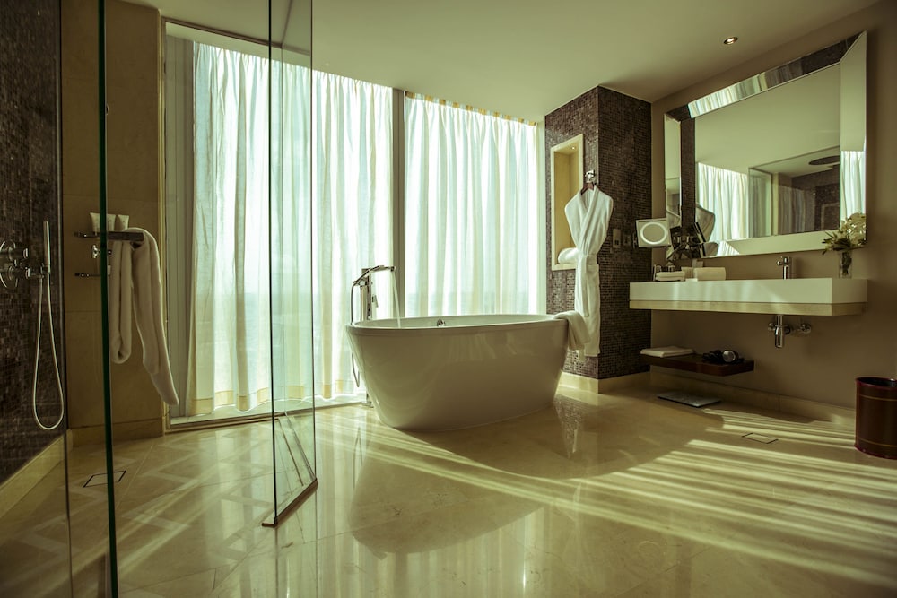Junior Suite, 1 King Bed, City View - Photo 6