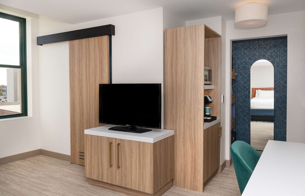 Room, 2 Queen Beds, Accessible (3x3 Shower)