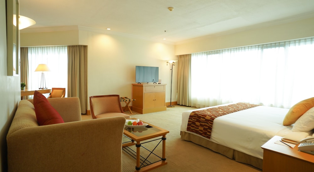 Junior Suite King Bed, Club Access - Photo 5