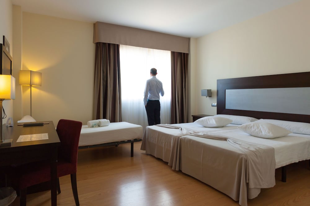 Standard Twin Room, 2 Twin Beds - Photo 3