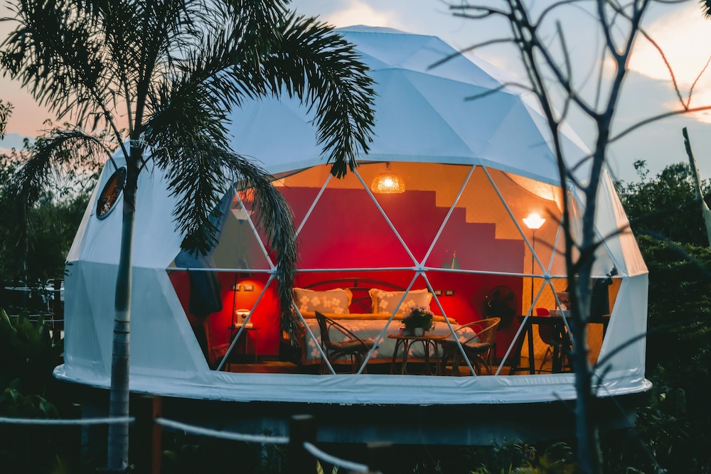 Deluxe Tent photo 1