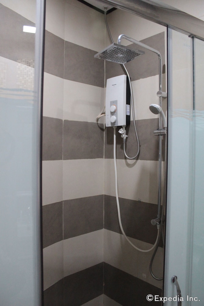 Honeymooners Suite photo 3