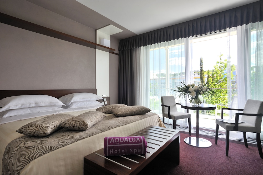 Double Room, Pool View (Aqua) - Photo 1