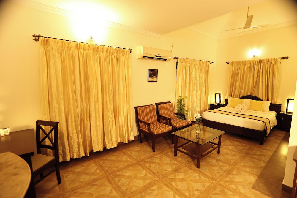 Deluxe Room with Sitting Area photo 3