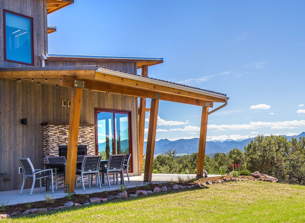 Luxury Cabin, 2 Bedrooms, Kitchenette, Mountain View photo 1