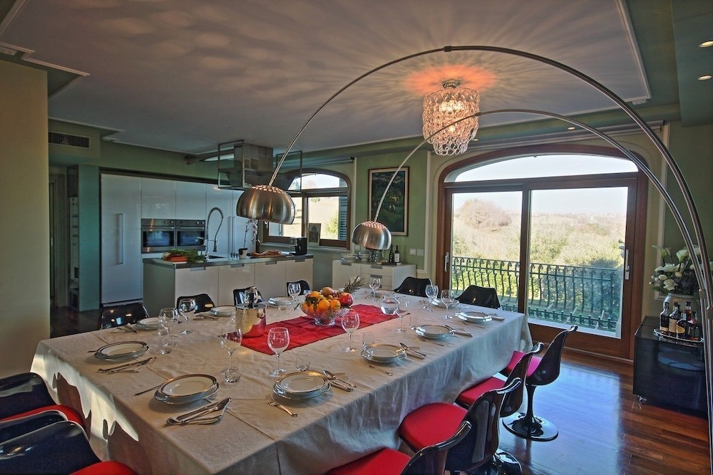 Design Villa, Pool Access, Hill View photo 2