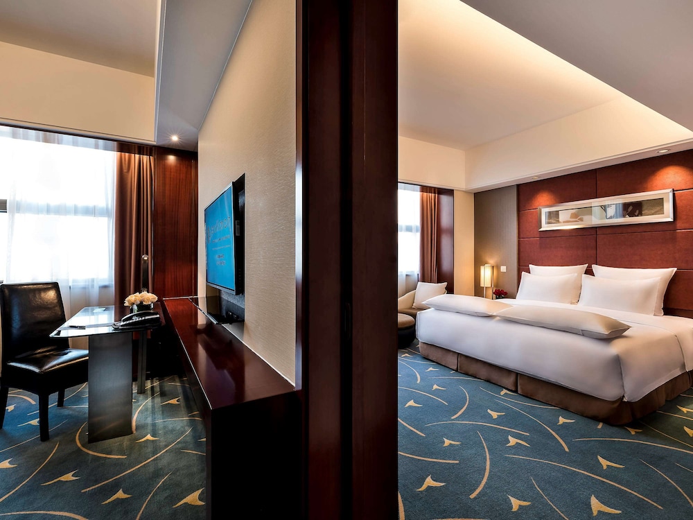 Exclusive Suite, Lounge Access,  1 King Size Bedroom and 1 Living Room, High Floor - Photo 2