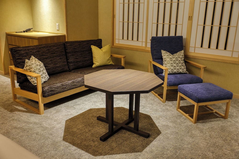 Suite with Spa Bath, Non Smoking - Photo 3